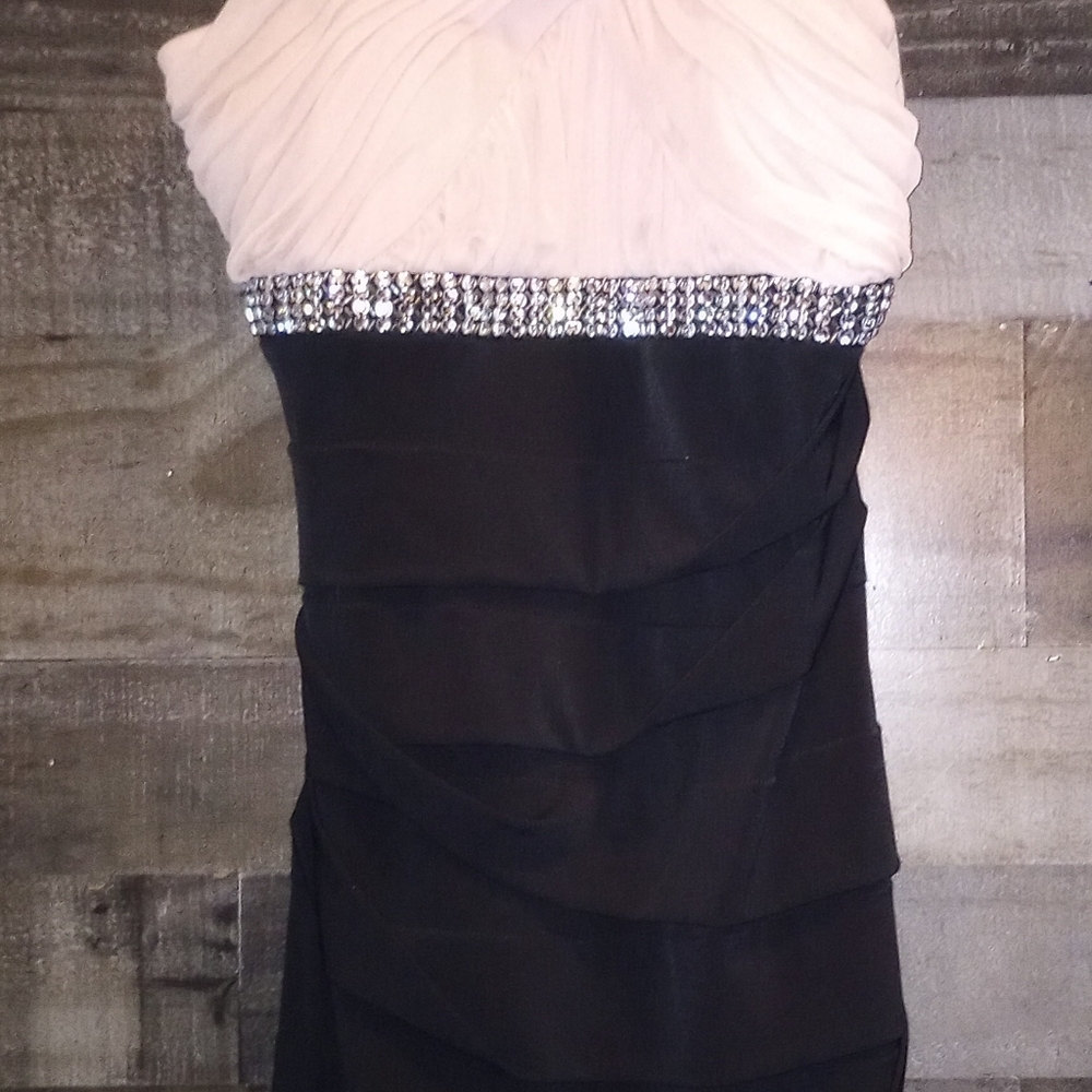 Dress - Picture 2 of 3